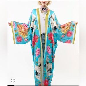 NWT ARATTA THE LEGEND OF THE CRANE
MAXI KIMONO Floral Blue Kimono